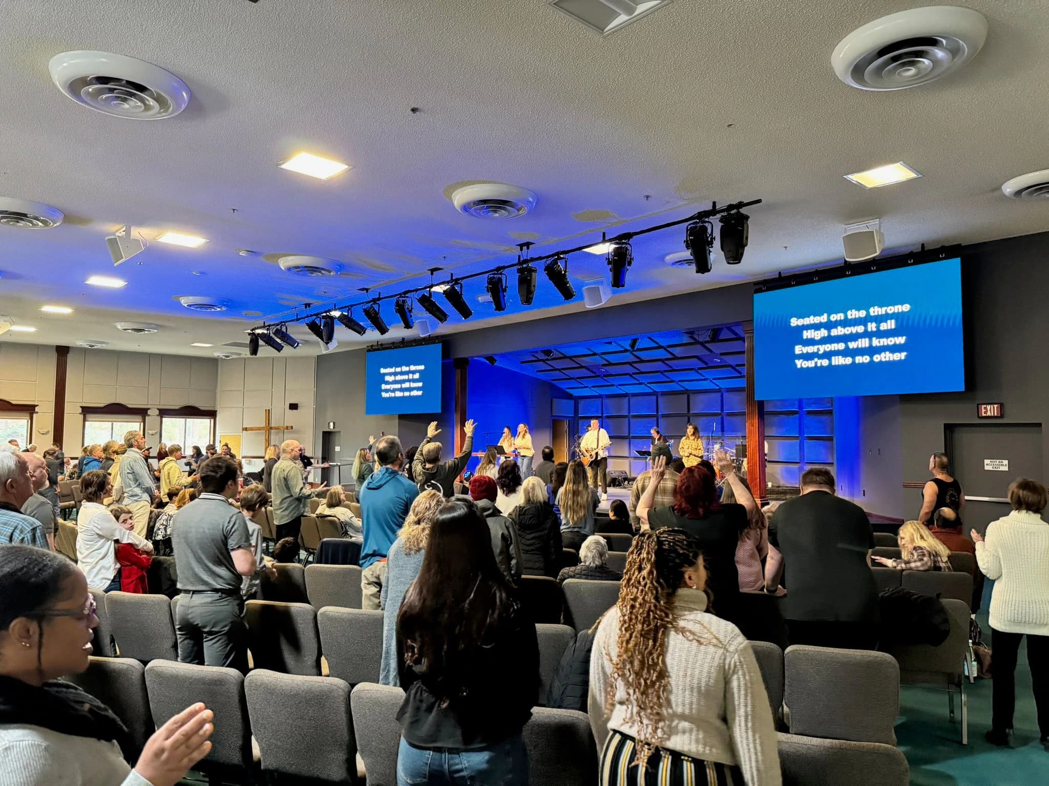 MountainHouse Church lighting and dual LED systems during worship