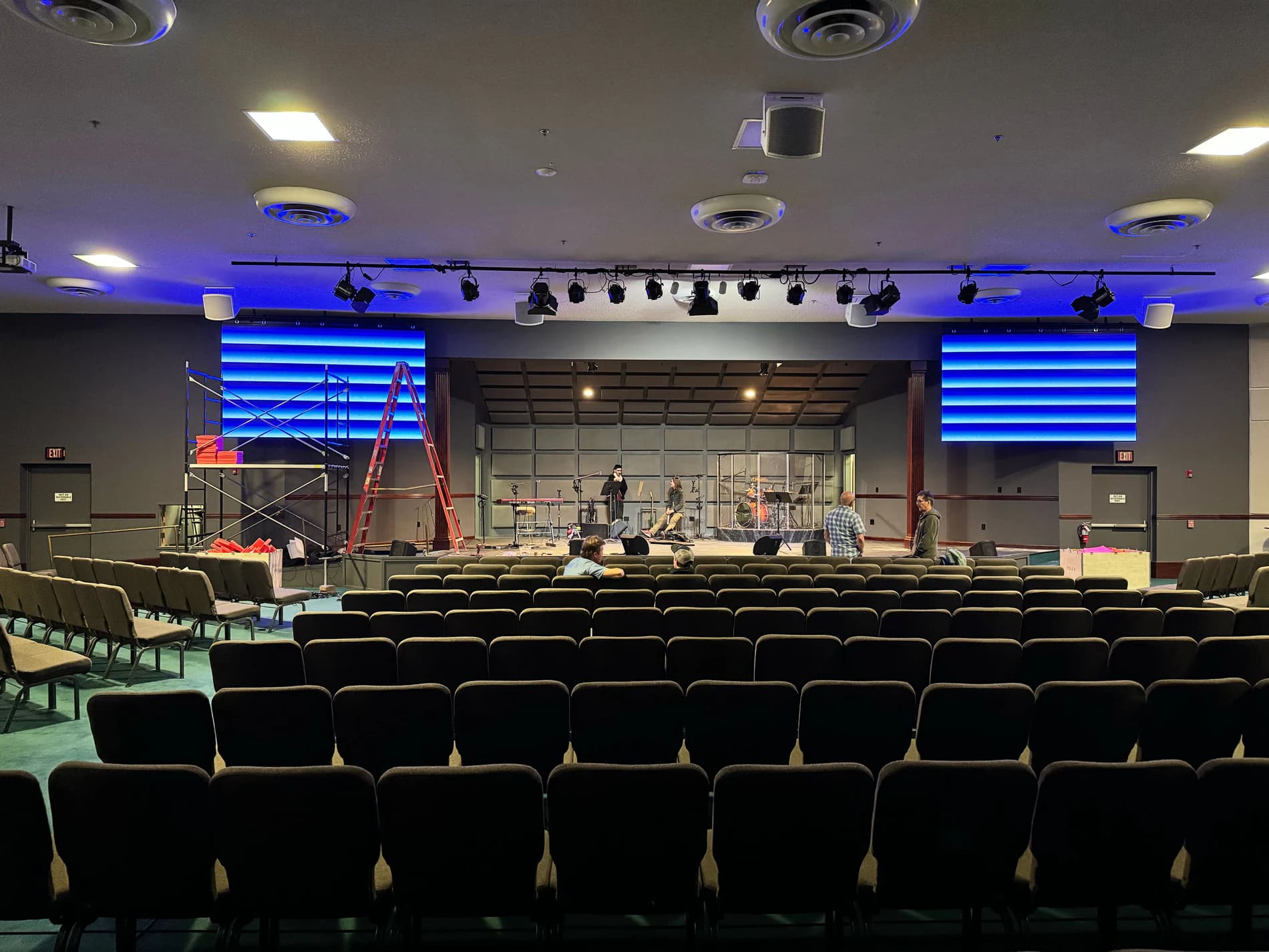 Both MountainHouse LED screens powered during commissioning