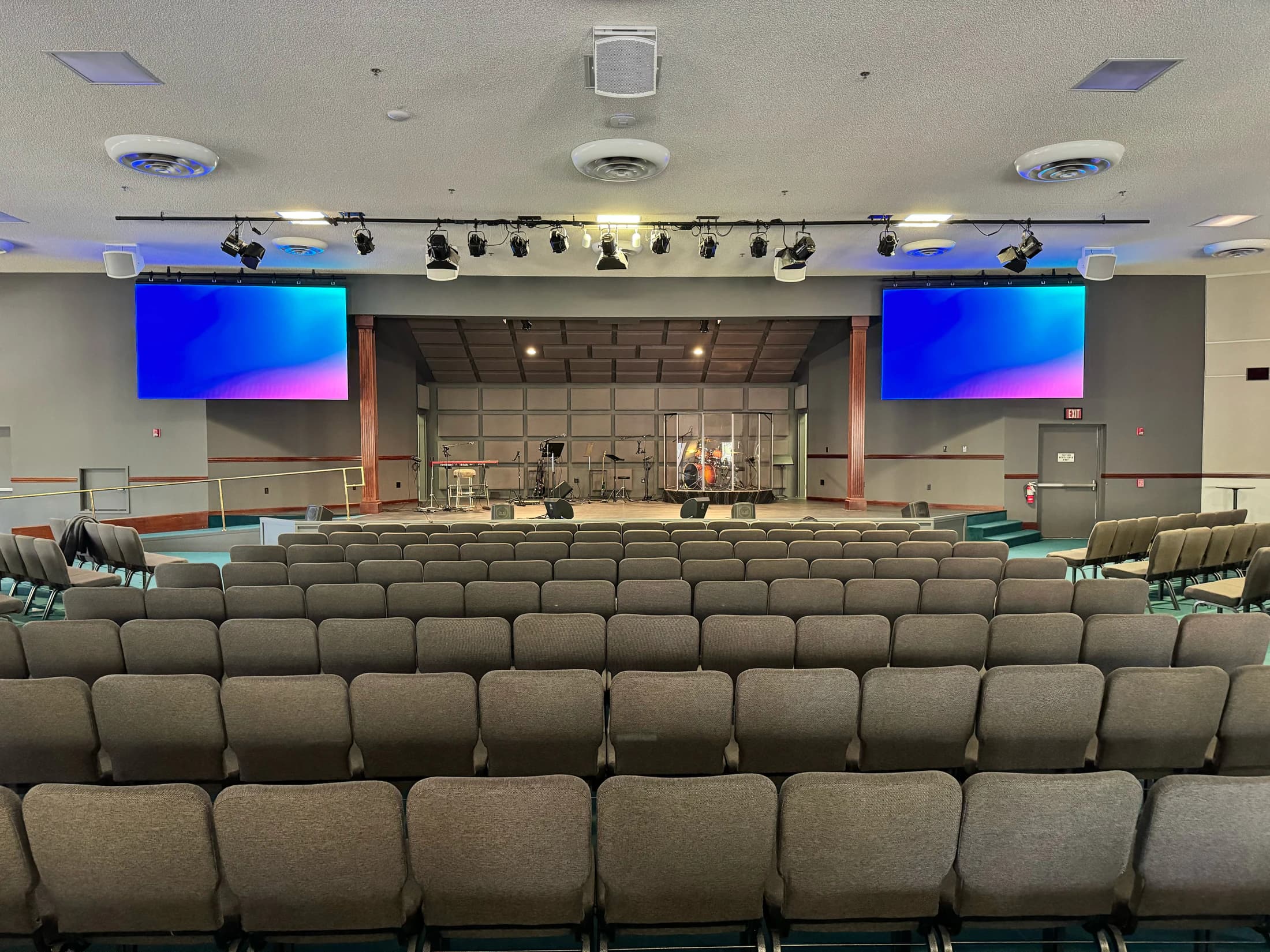 Dual LED screens at MountainHouse Church in South Lake Tahoe